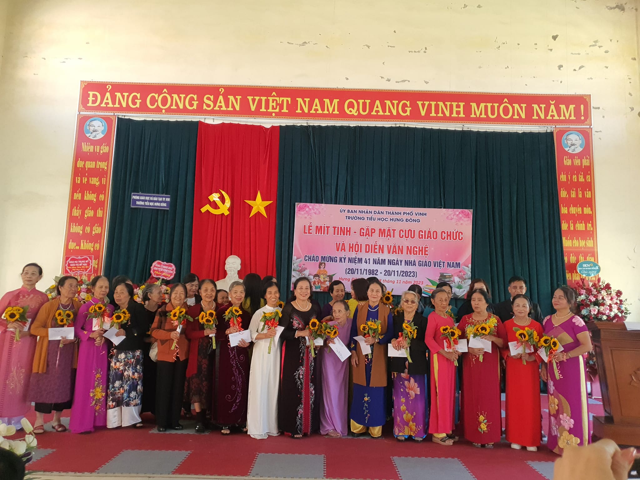 TRƯỜNG TIỂU HỌC HƯNG ĐÔNG TỔ CHỨC BUỔI GẶP GỠ CỰU GIÁO CHỨC VÀ GIAO LƯU VĂN NGHỆ VỚI CÁC TỔ CHỨC ĐOÀN THỂ